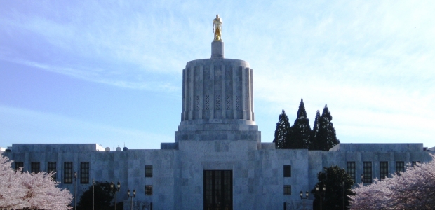 front view of the Oregon state capitol building