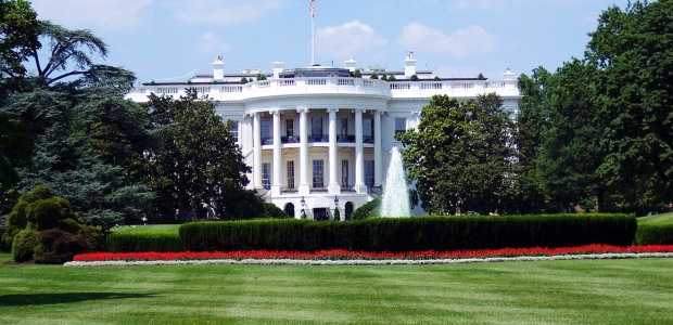 photo of the front of the white house