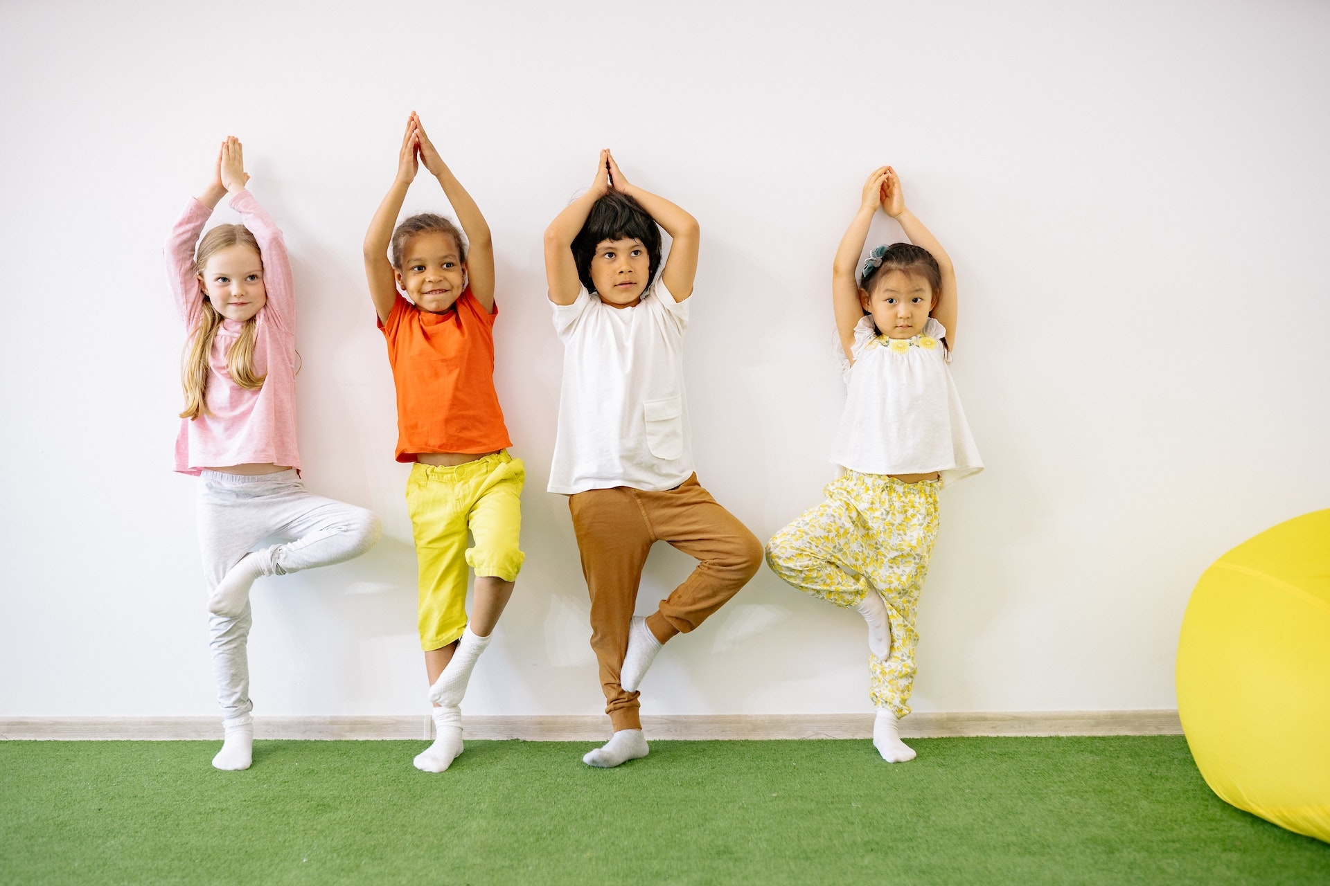 young kids practicing ballet