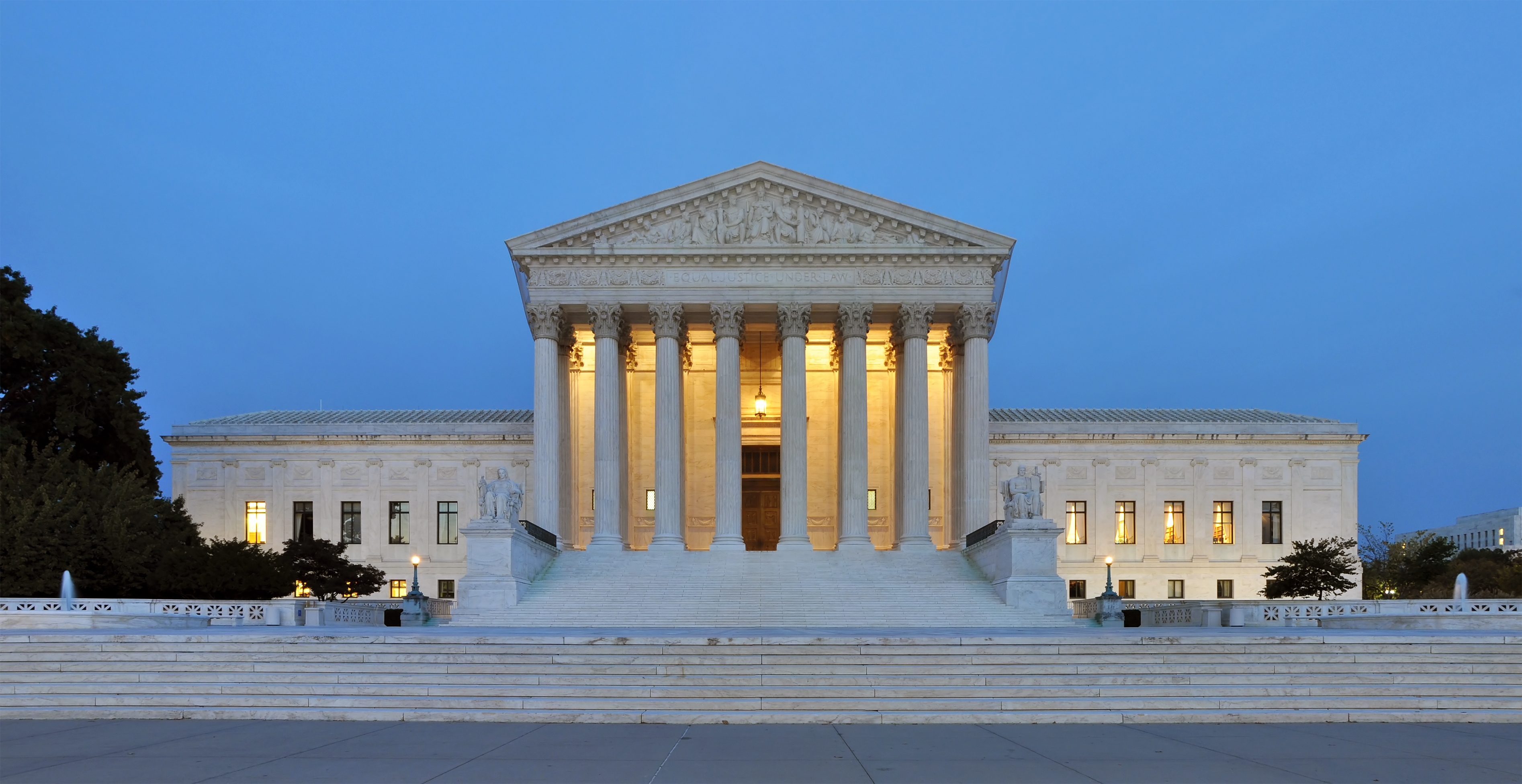 Photo of the Supreme Court Building at night